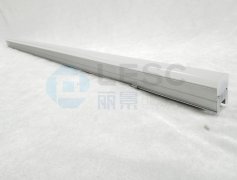 為什么線條燈硅膠燈罩擠出時要噴油？